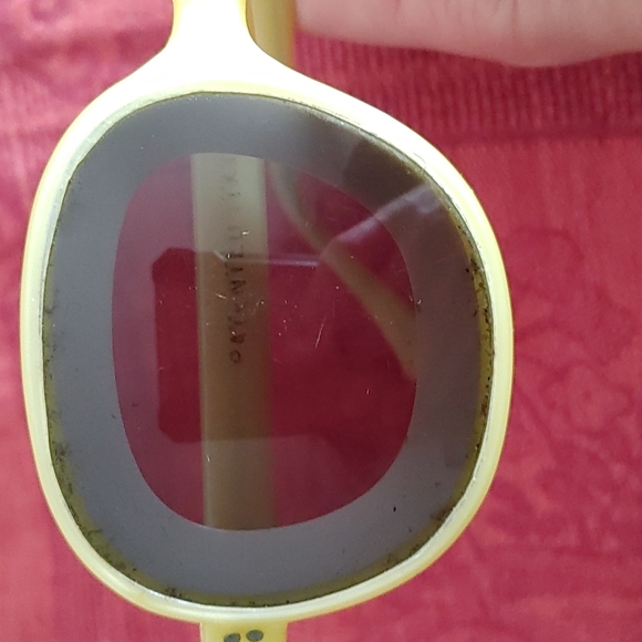 Vintage yellow sunglasses. Made for a narrow face made in Italy. - Picture 8 of 8